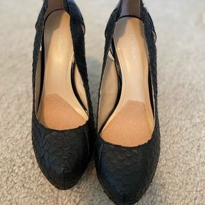 Calvin Klein Snake Skin Patent Leather Back 4” pad is stuck in shoe